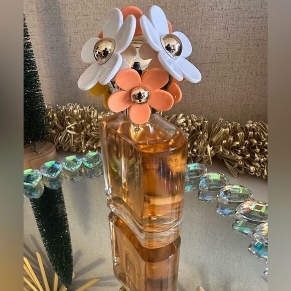 Marc Jacobs Daisy Ever So Fresh - A Sparkling Citrus Dream - Picture 9 of 17